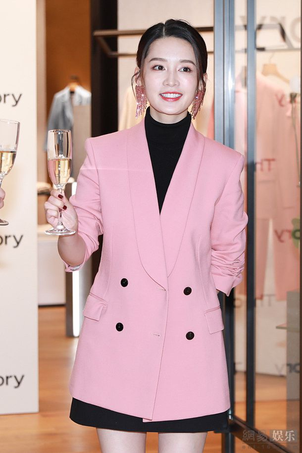 �ѹ�Ӣ���ݲ���ˣ��Ӹ�������������ɫ�Է������űȺ����⻹��